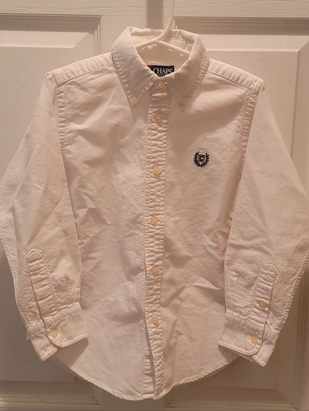 Chaps Boys White Long Sleeve Button Up Shirt with Logo on Chest - Size 5